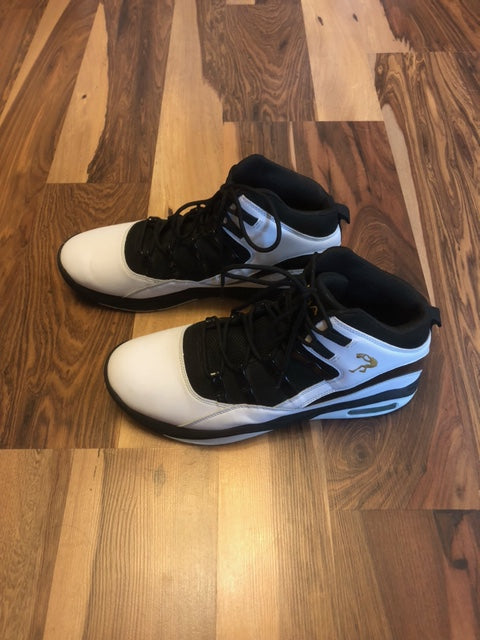 Shaq White/Black - Size 11.5