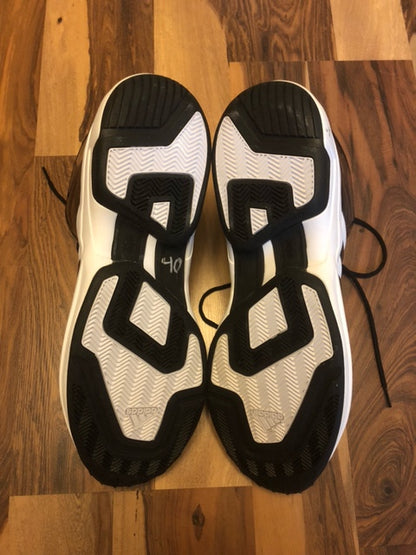 Adidas Pro Black/White - Size 19