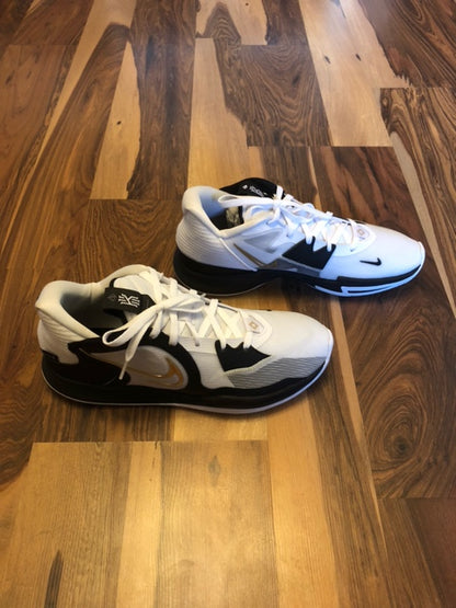 Nike Kyrie Low White/Gold/Black - Size 12