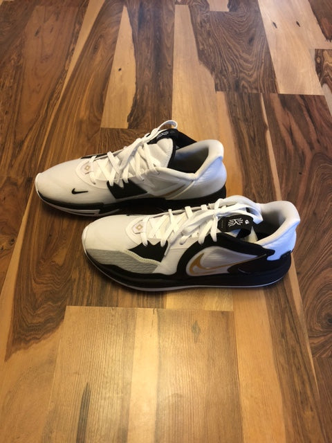Nike Kyrie Low White/Gold/Black - Size 12