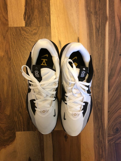 Nike Kyrie Low White/Gold/Black - Size 12