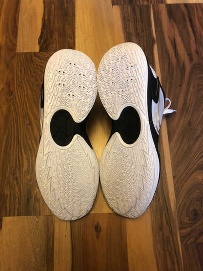 Nike Kyrie Low White/Gold/Black - Size 12
